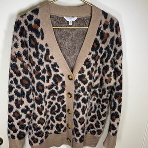 Leopard button sweater, super soft abs comfy ! Size M
